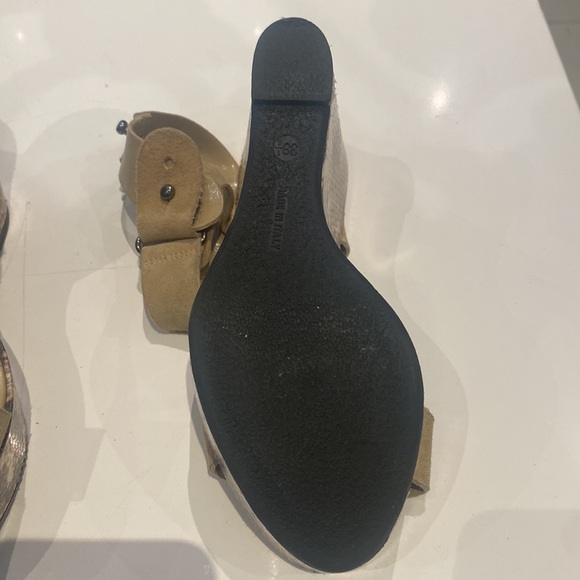 BCBG Maxazria women’s shoes platform - Picture 4 of 5